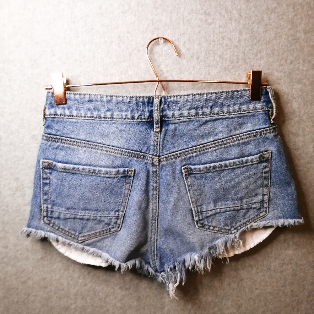 Kendall & Kylie Distressed Jean Shorts - Picture 6 of 7